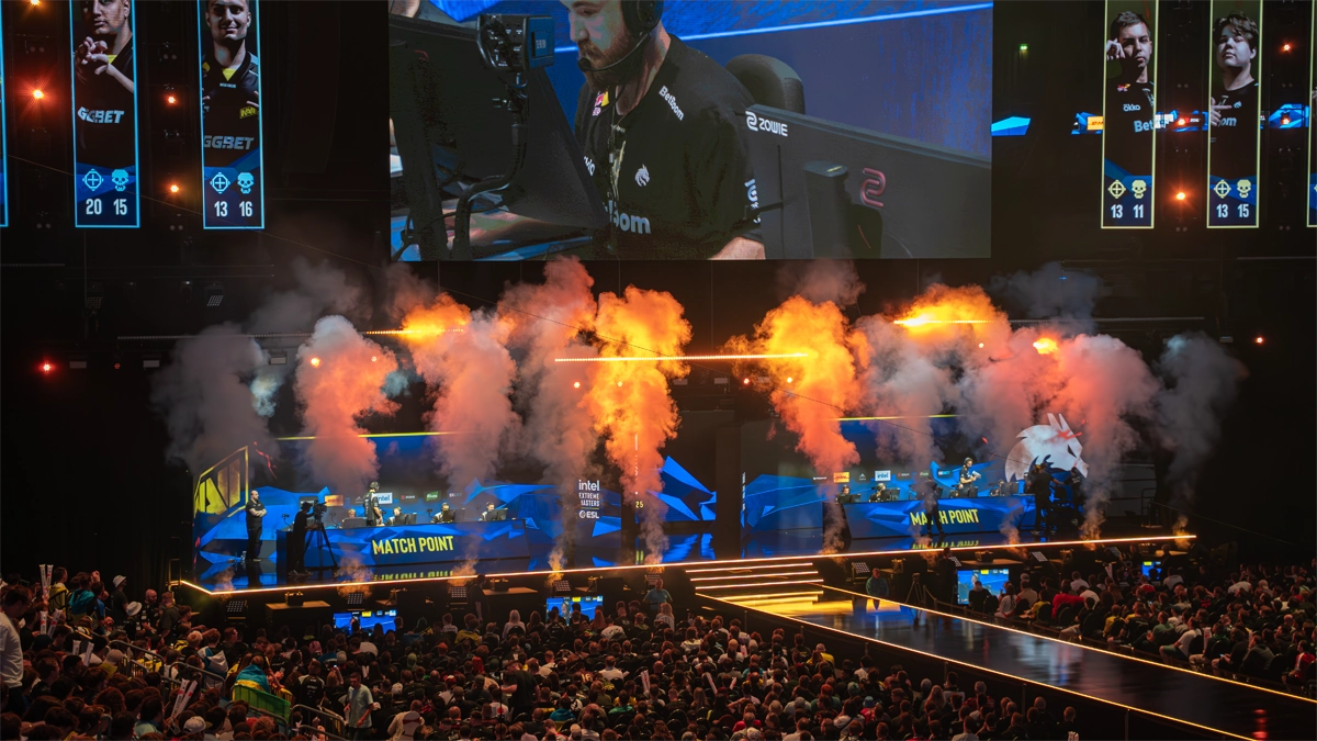 IEM Keulen podium met vuur effects