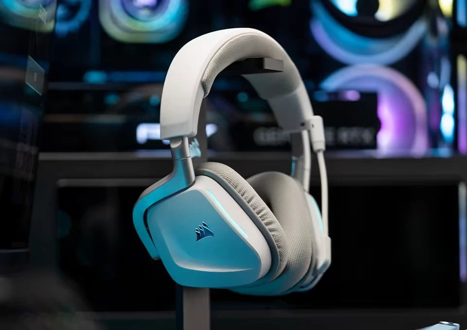 Corsair draadloze gaming headset in wit en blauw met RGB-verlichting