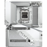 GIGABYTE  socket AM5 moederbord Wit